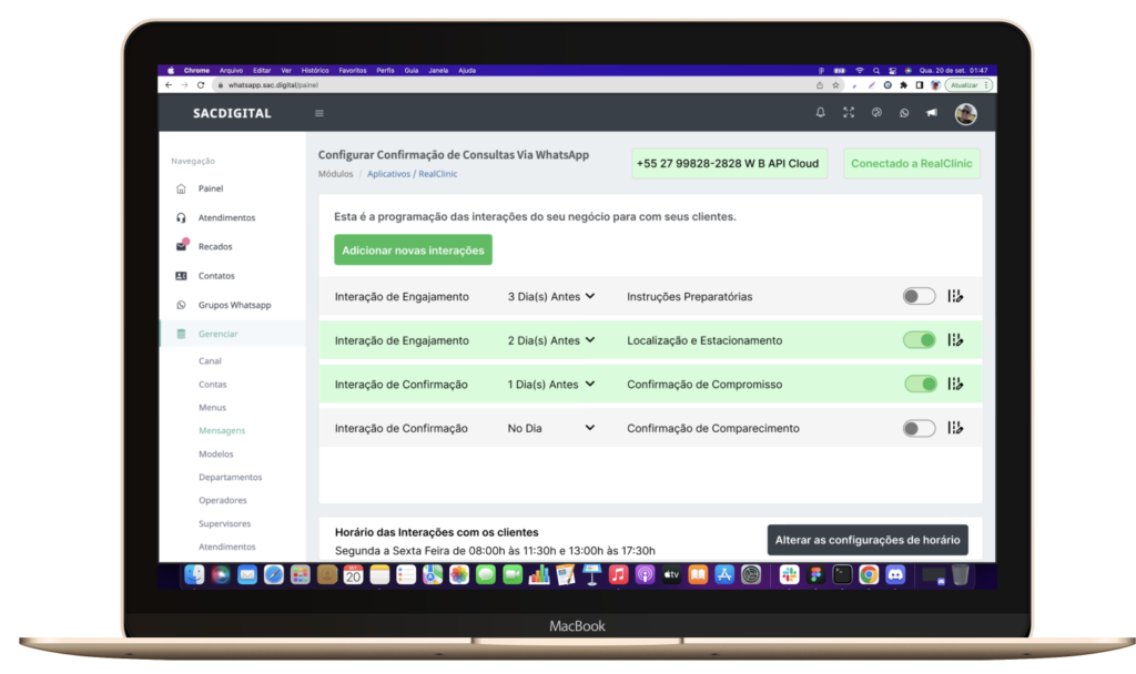 Imagem de um MacBook Air com a tela exibindo a plataforma integrada sacdigital e realclinic, focada na gestão de pacientes e envio de notificações via WhatsApp.